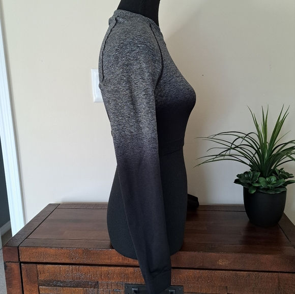 Gymshark Adapt Ombre Crop Top Grey Black Size Small Active Top Long Sleeved - Picture 2 of 15
